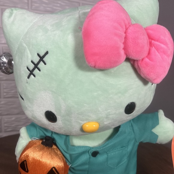 HELLO KITTY Frankenstein 18" Halloween Greeter‎ Plush 2024 - Picture 2 of 7